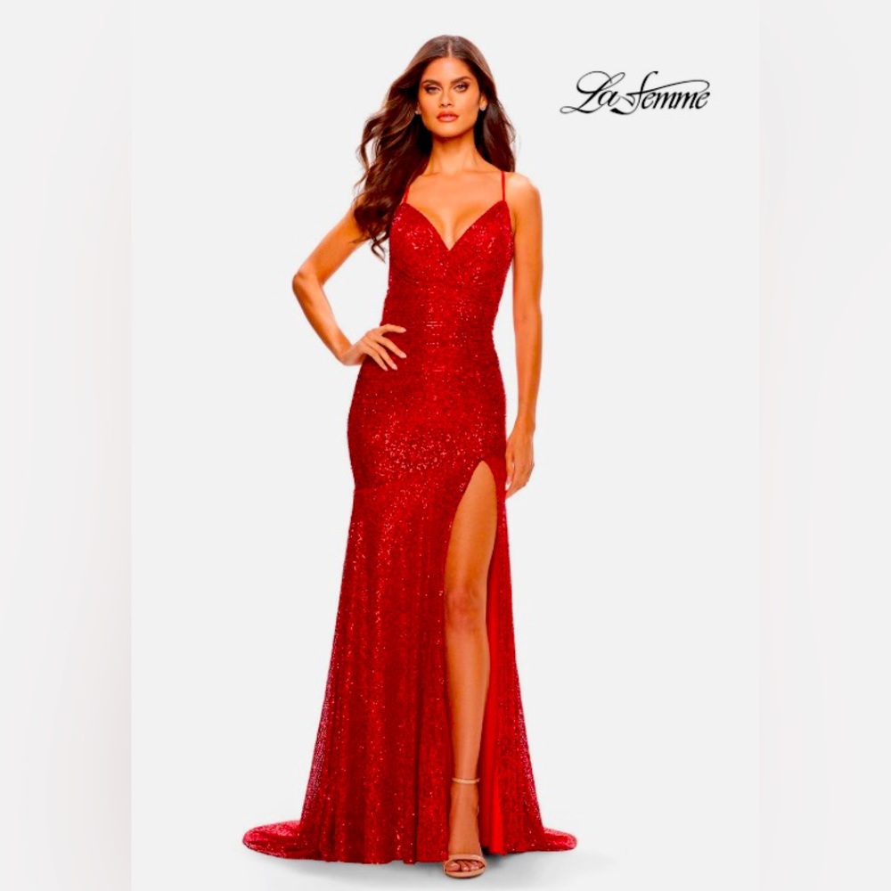 red sequin prom dress from Prombay in IL.